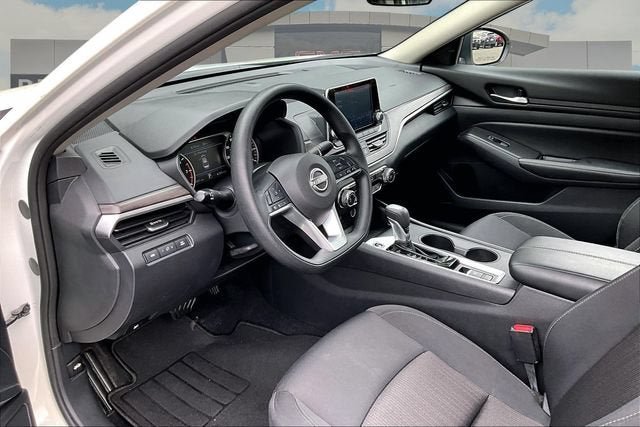 Used 2025 Nissan Altima 2.5 SV AWD/4WD image 13