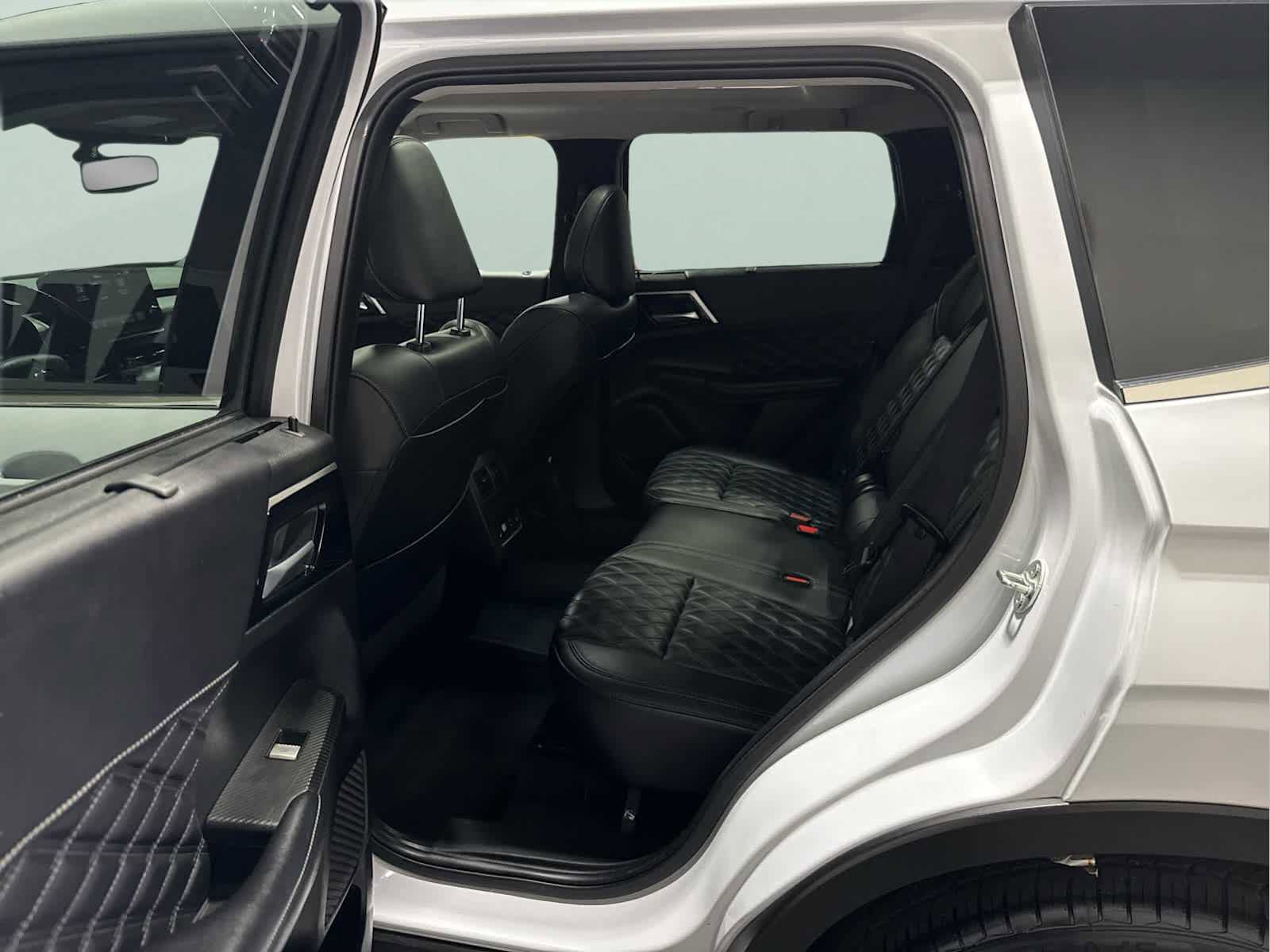 Used 2024 Mitsubishi Outlander SEL image 24