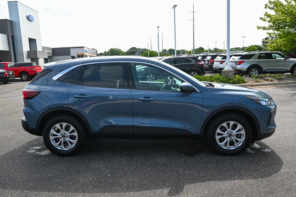 Used 2023 Ford Escape Active w/ Tech Pack #2 AWD/4WD image 3