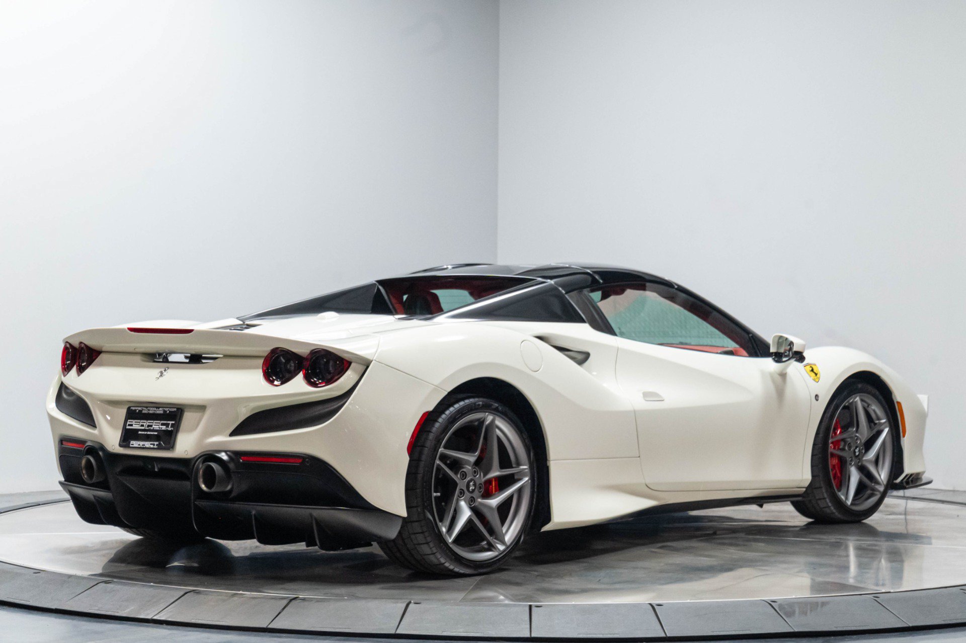 Used 2021 Ferrari F8 Tributo RWD image 20