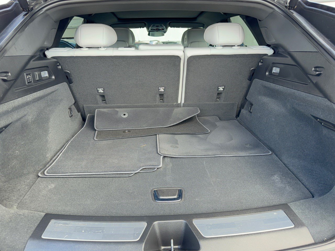 Used 2024 Cadillac Lyriq Sport w/ LPO, Floor Liner Package AWD/4WD image 28