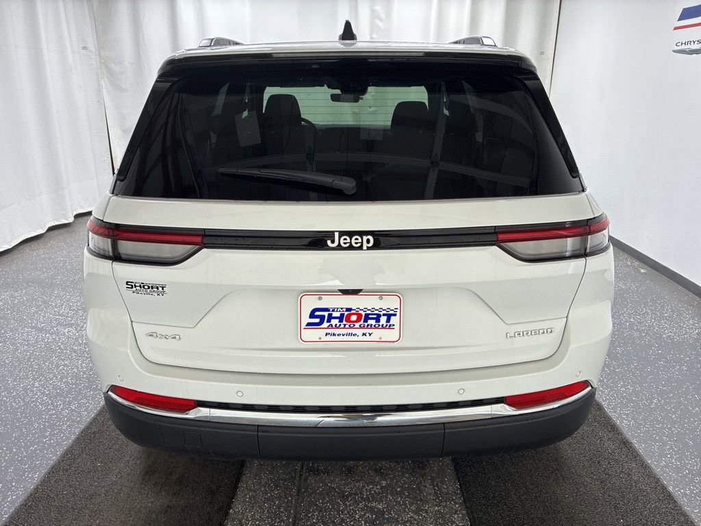 New 2026 Jeep Grand Cherokee Laredo w/ Trailer Tow Package AWD/4WD image 5