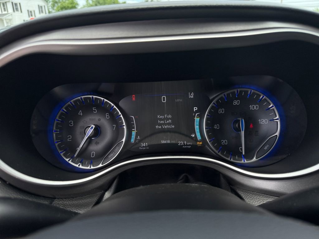 Certified 2023 Chrysler Pacifica Touring-L image 28