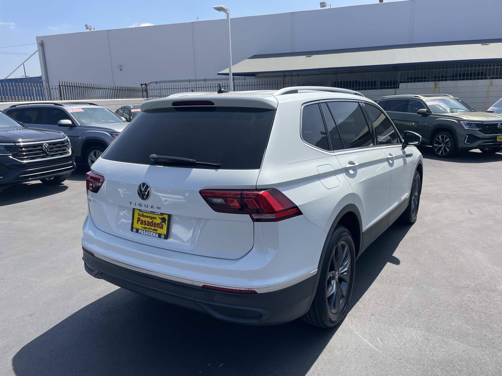 Certified 2023 Volkswagen Tiguan SE FWD image 4