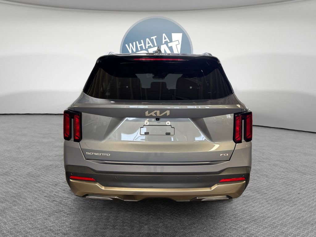 Certified 2025 Kia Sorento S image 5