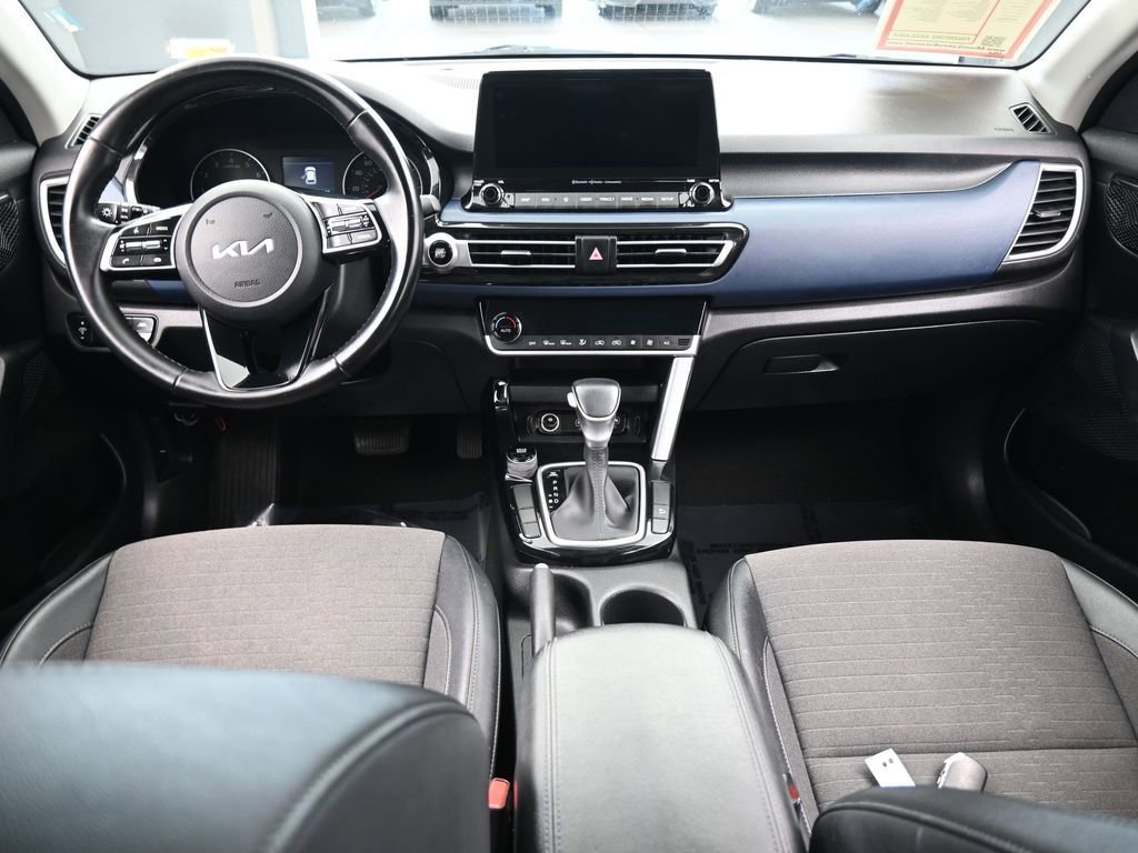 Used 2023 Kia Seltos S w/ Navigation Package image 38