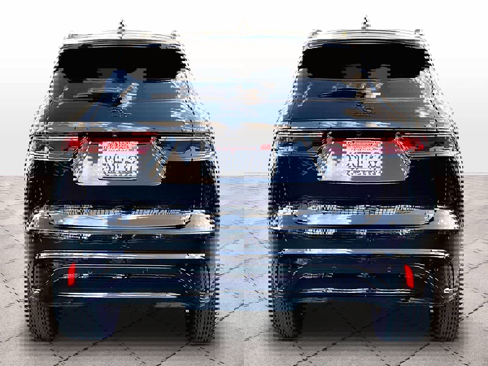 Used 2025 Jaguar F-PACE R-Dynamic S image 5