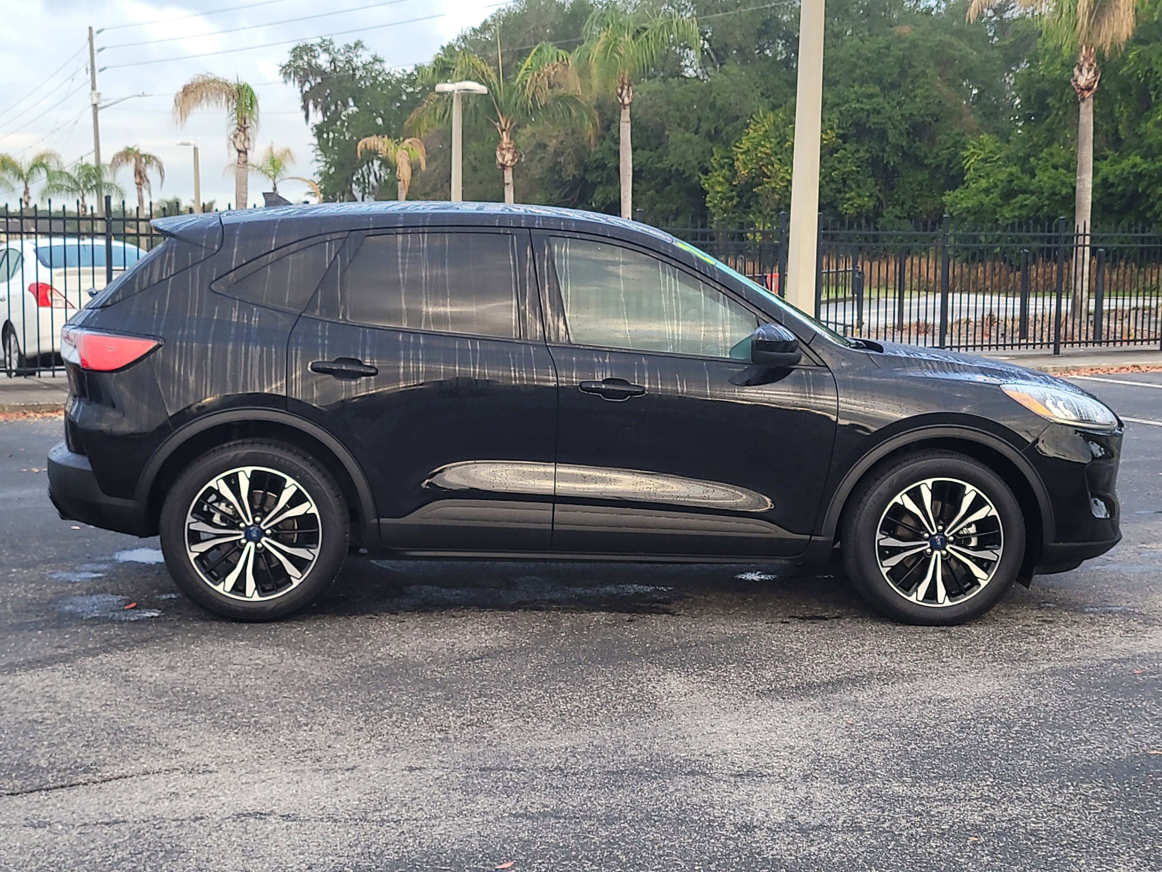 Used 2022 Ford Escape SE w/ SE Sport Appearance Package FWD image 8