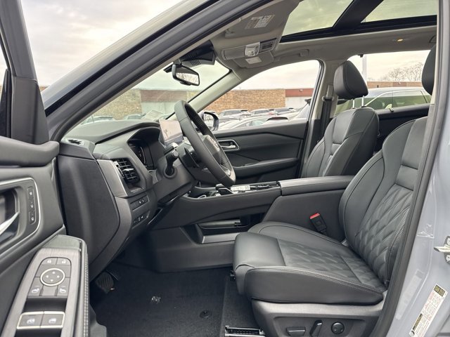 New 2025 Nissan Rogue Platinum w/ Tech Package image 31