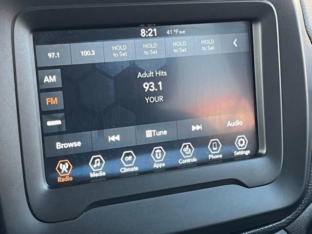 Used 2020 Jeep Renegade Latitude w/ Cold Weather Group image 15