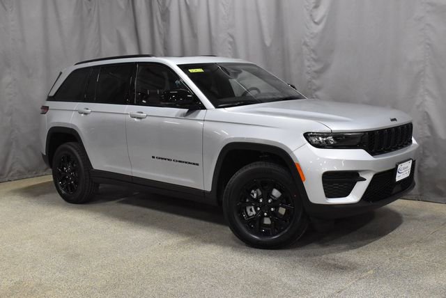 New 2025 Jeep Grand Cherokee Altitude image 4