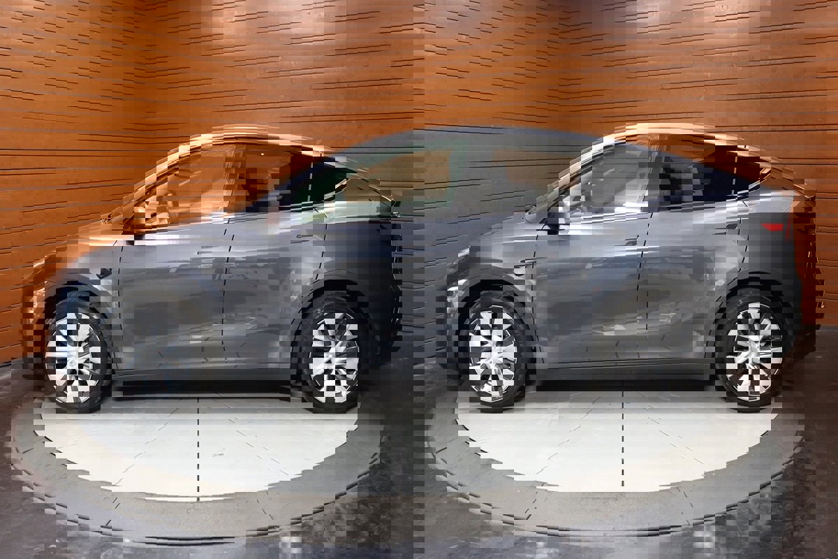 Used 2022 Tesla Model Y Long Range image 59