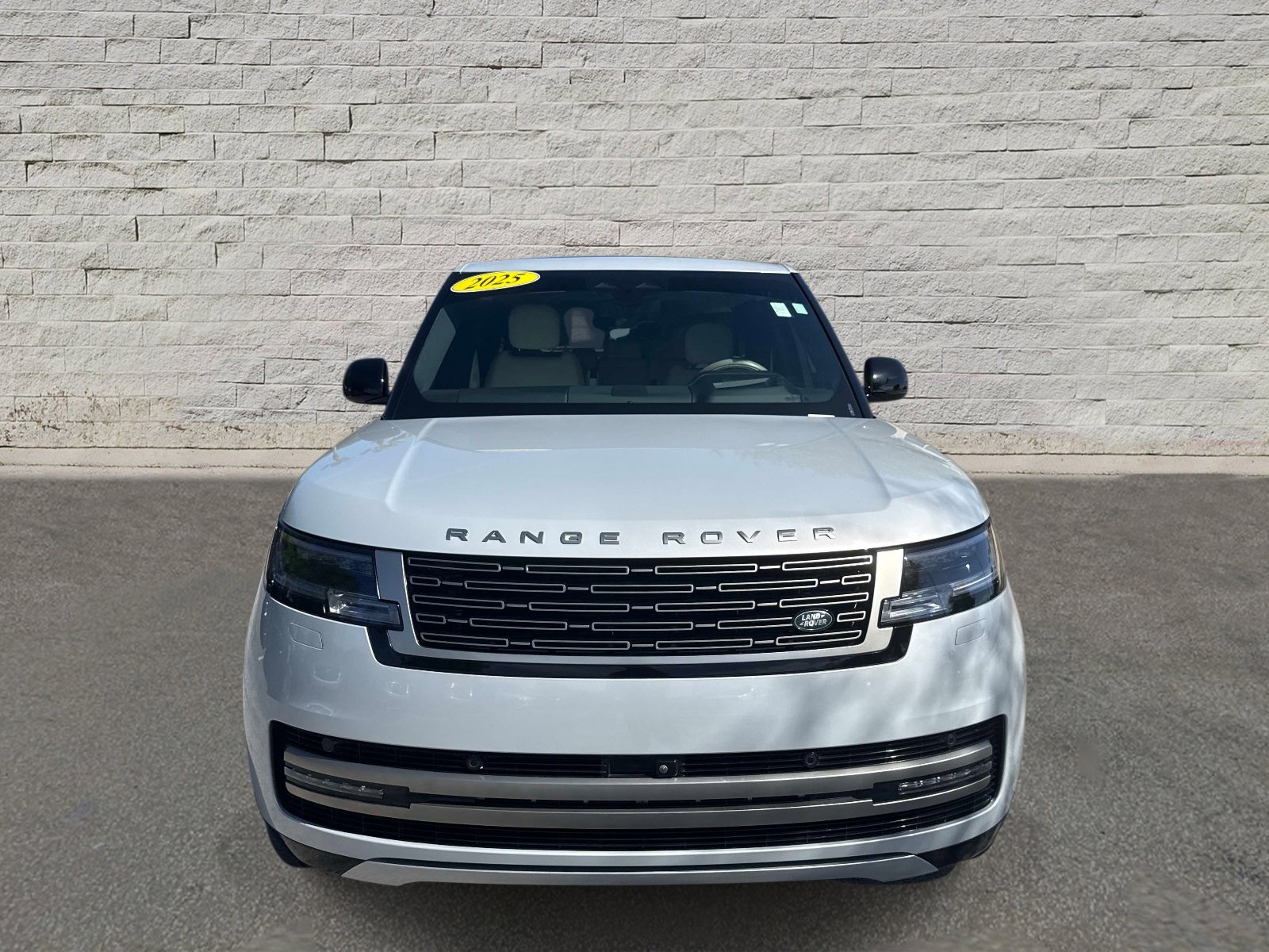 Used 2025 Land Rover Range Rover Long Wheelbase SE AWD/4WD image 2