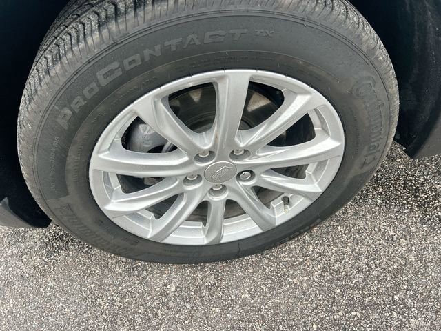 Used 2023 Cadillac XT4 Luxury w/ Cold Weather Package image 14