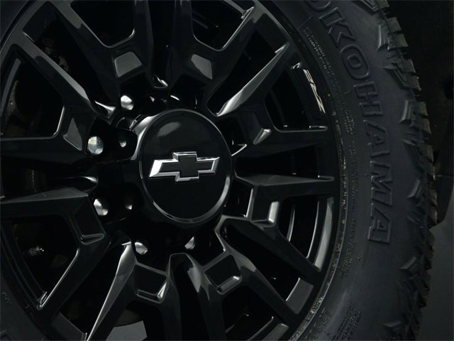 Used 2024 Chevrolet Silverado 2500 ZR2 w/ Technology Package image 39