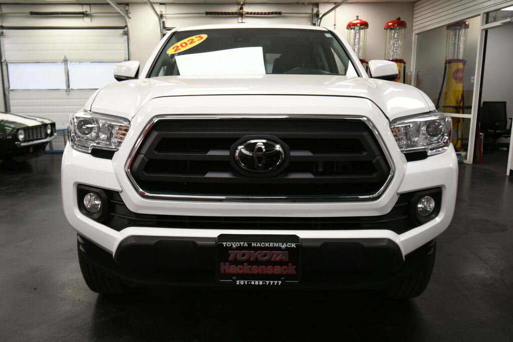 Certified 2023 Toyota Tacoma SR5 image 2