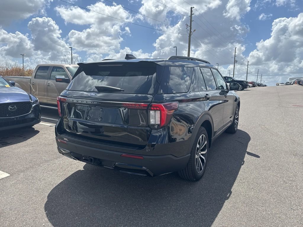 Used 2025 Ford Explorer ST-Line w/ Premium Package image 2