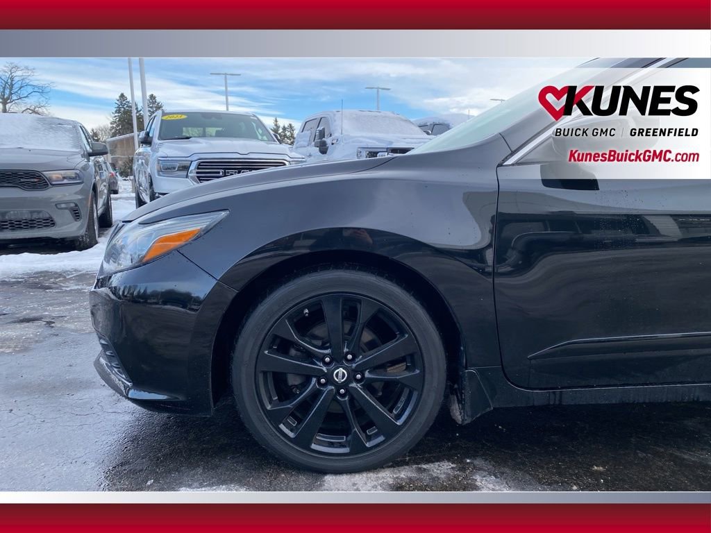 Used 2017 Nissan Altima 2.5 SR w/ Midnight Edition Package image 14