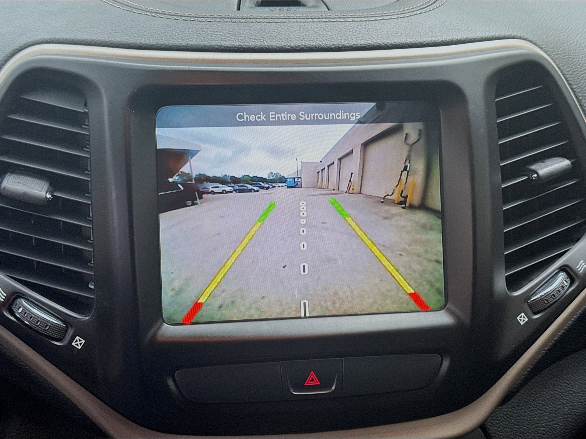 Used 2016 Jeep Cherokee Limited image 11