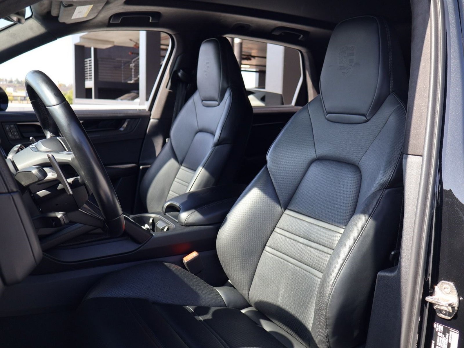 Certified 2025 Porsche Cayenne GTS AWD/4WD image 5