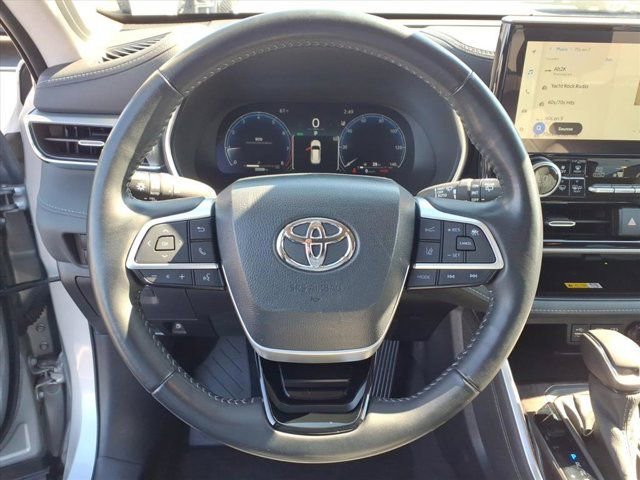 Used 2023 Toyota Highlander Platinum image 21