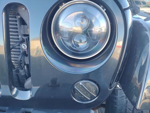 Used 2012 Jeep Wrangler Unlimited Sahara w/ Dual Top Group image 18