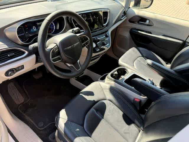 Used 2024 Chrysler Pacifica Limited FWD image 10