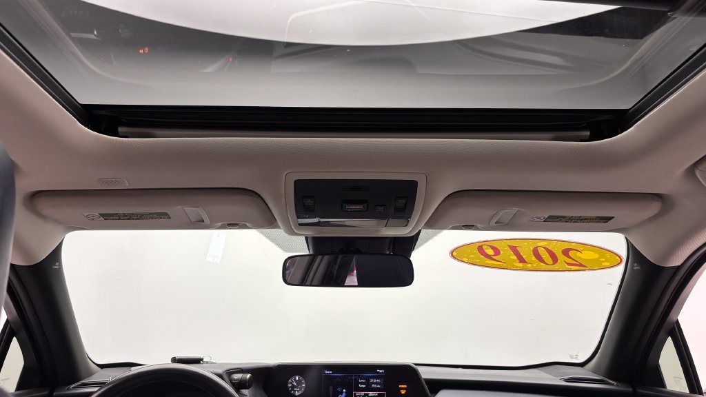 Used 2019 Lexus UX 200 w/ Accessory Package FWD image 32