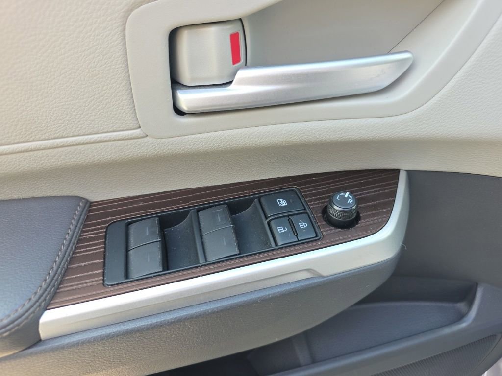 Used 2021 Toyota Sienna XLE w/ XLE Plus Package image 22