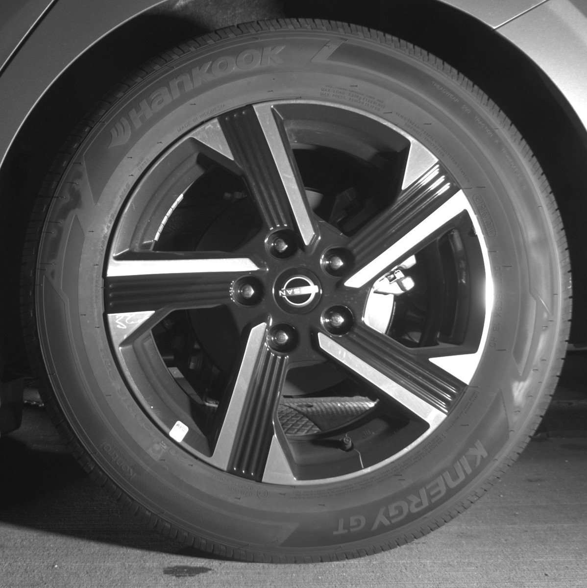 Used 2025 Nissan Sentra SV FWD image 14