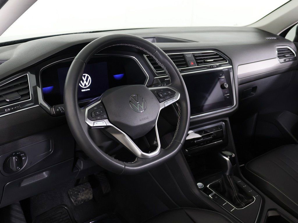 Used 2022 Volkswagen Tiguan SE w/ Panoramic Sunroof Package image 27