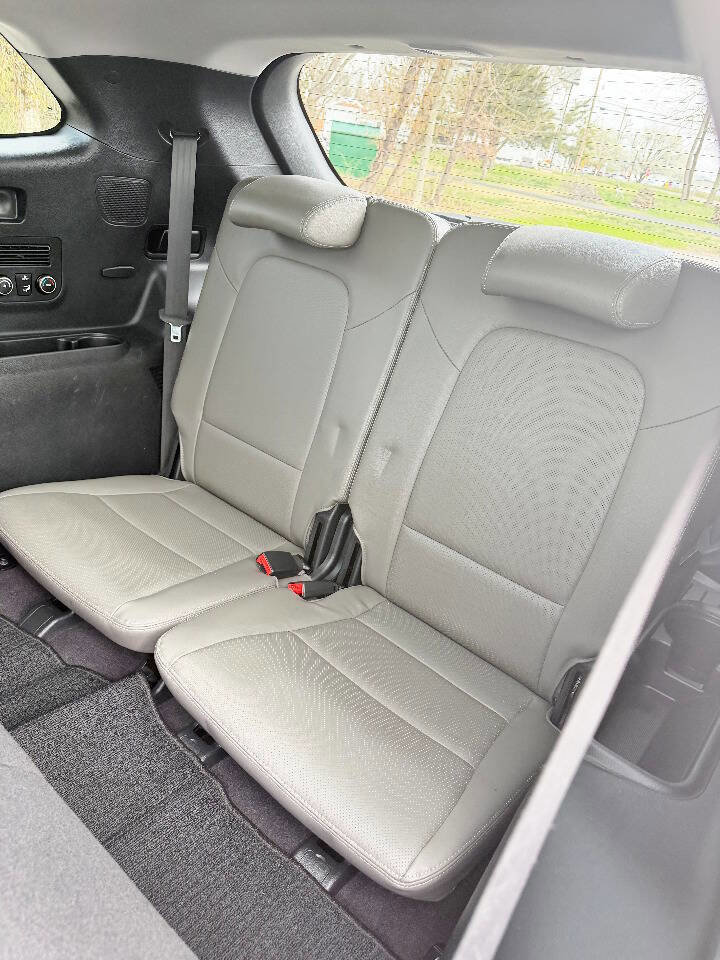 Used 2017 Hyundai Santa Fe SE Ultimate 4dr SUV w/ SE Ultimate Tech Package 03 image 12