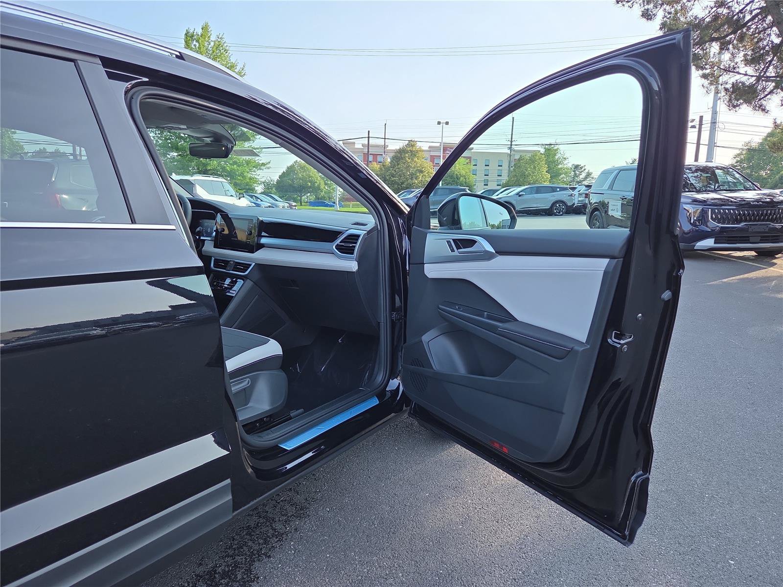 New 2026 Volkswagen Taos SE w/ Panoramic Sunroof Package FWD image 29