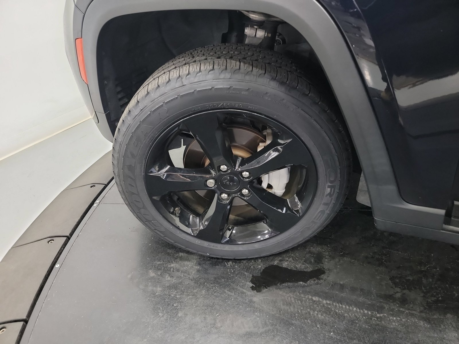 Used 2023 Jeep Grand Cherokee Limited w/ Black Appearance Package AWD/4WD image 29