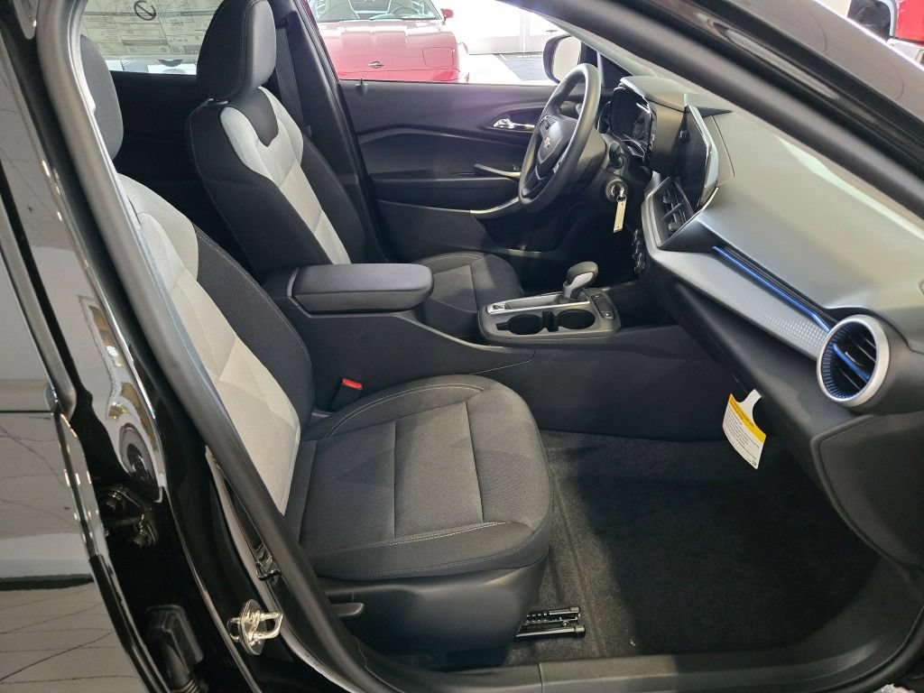 New 2026 Chevrolet Trax LS w/ LS Convenience Package FWD image 5