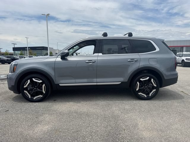 Used 2025 Kia Telluride EX w/ EX Captain's Chair Package FWD image 3