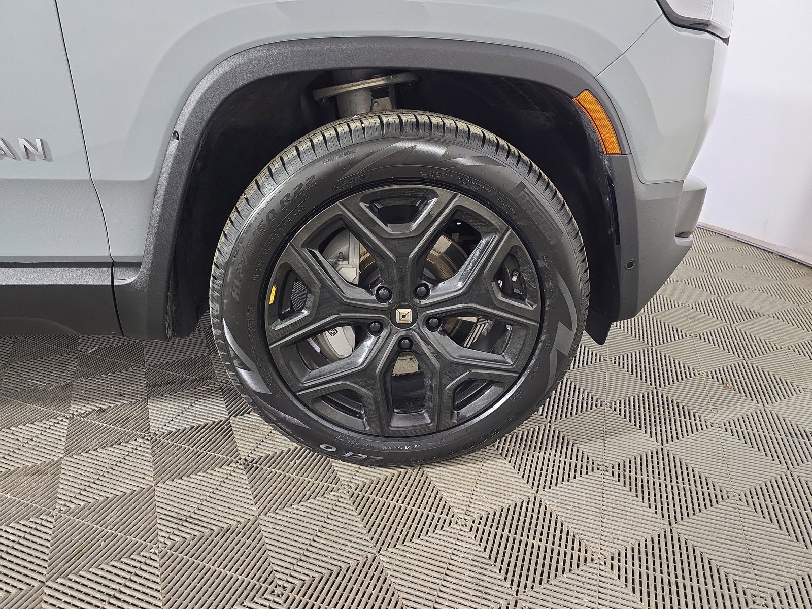 Used 2024 Rivian R1S Adventure image 11