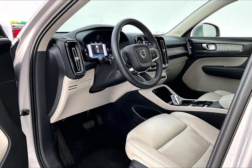Certified 2023 Volvo XC40 B5 Plus image 18
