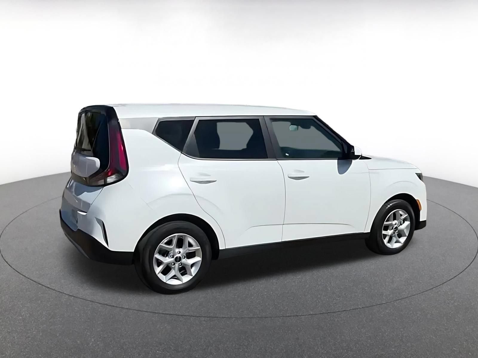Used 2025 Kia Soul LX w/ LX Technology Package FWD image 14
