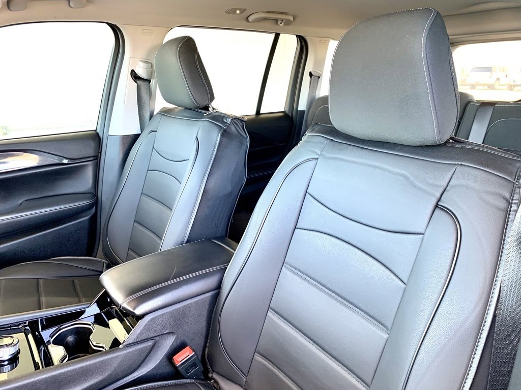 Used 2023 Jeep Grand Cherokee Laredo image 13