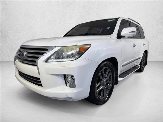 Used 2013 Lexus LX 570 4WD w/ Luxury Pkg w/Pre-crash image 9