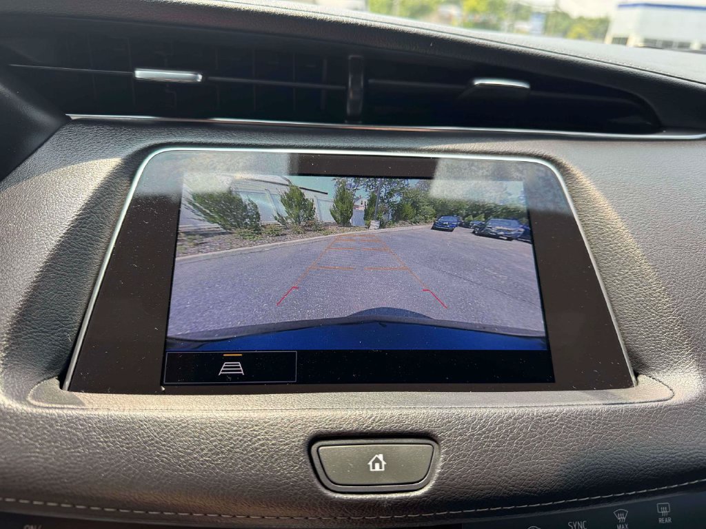 Used 2022 Cadillac XT4 Luxury w/ Cold Weather Package AWD/4WD image 31