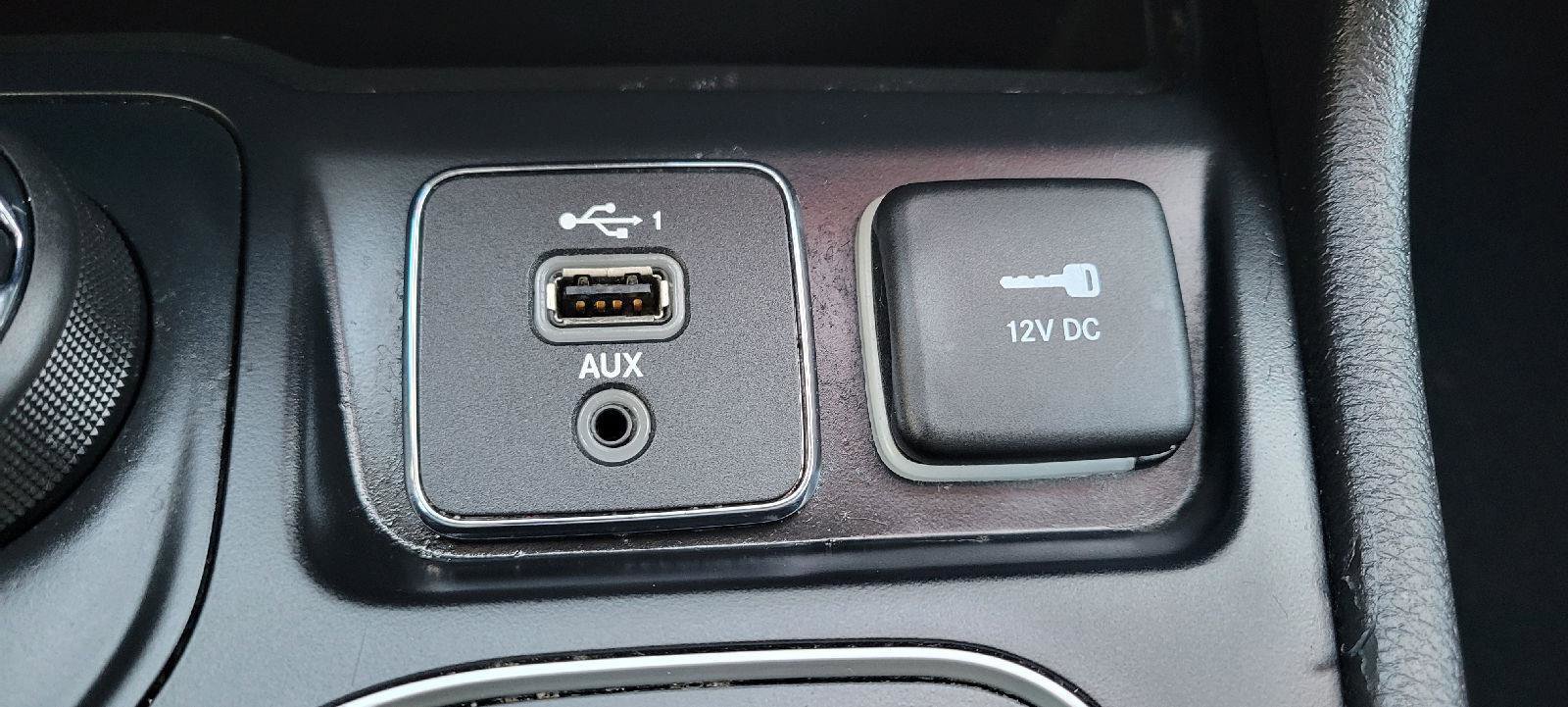 Used 2019 Jeep Cherokee Latitude Plus w/ Cold Weather Group image 20