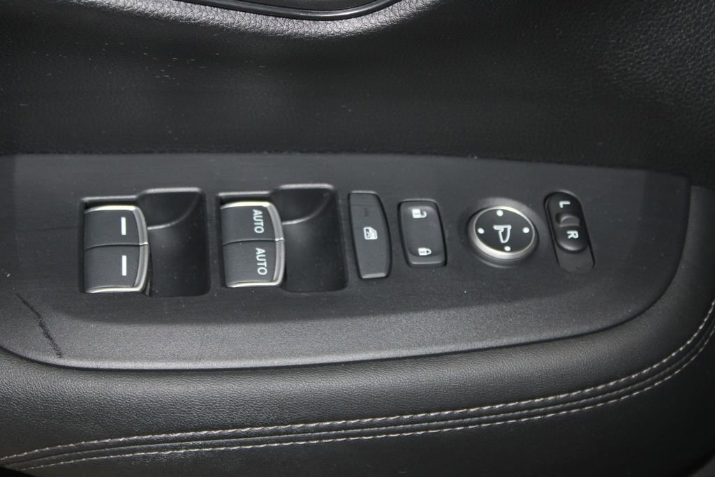 Used 2023 Honda HR-V EX-L image 9