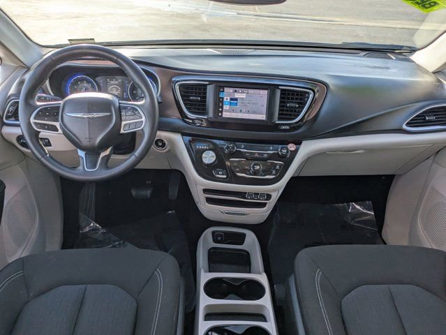Used 2023 Chrysler Voyager LX image 16