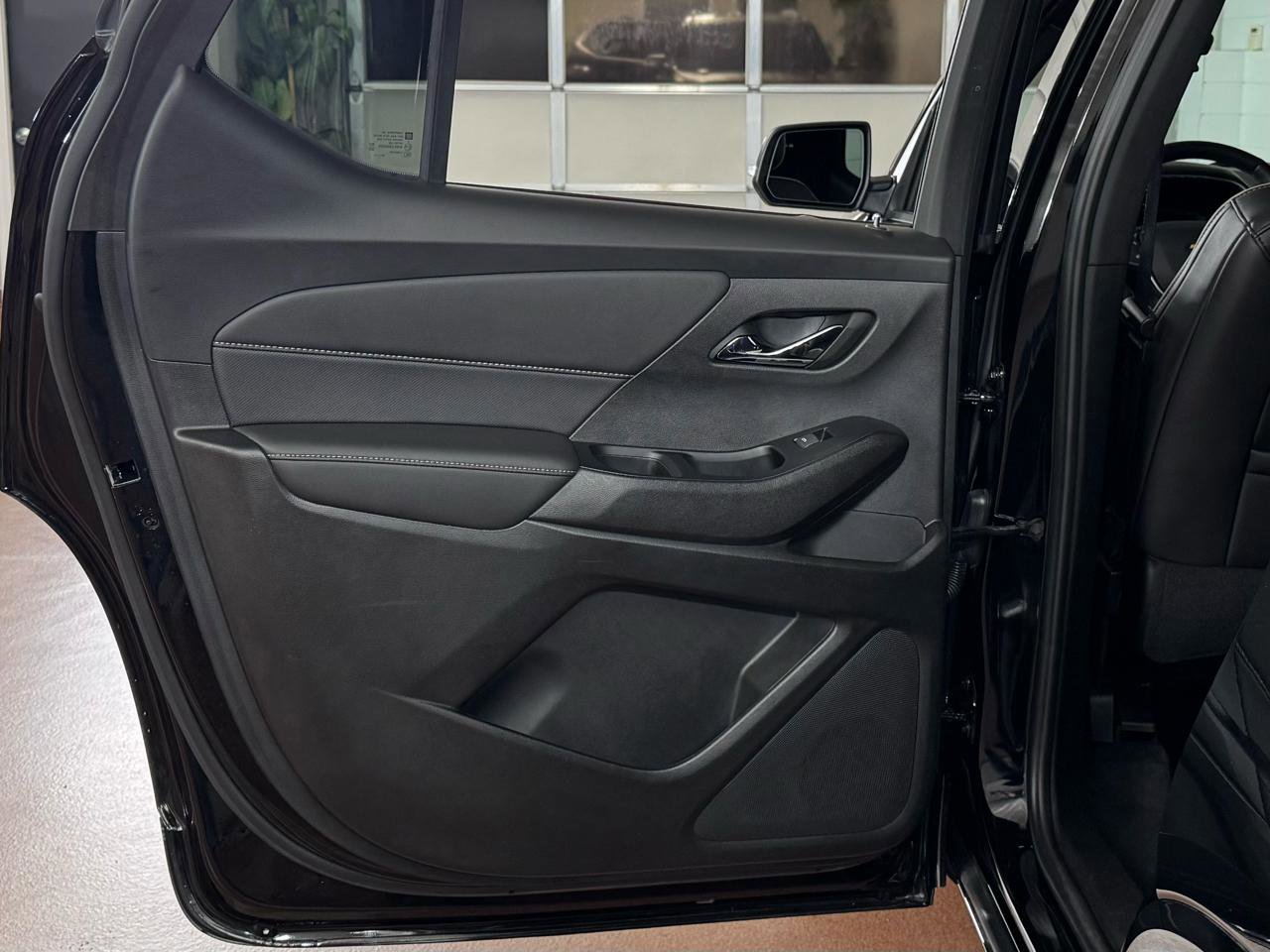 Used 2023 Chevrolet Traverse Premier w/ LPO, Floor Liner Package AWD/4WD image 38