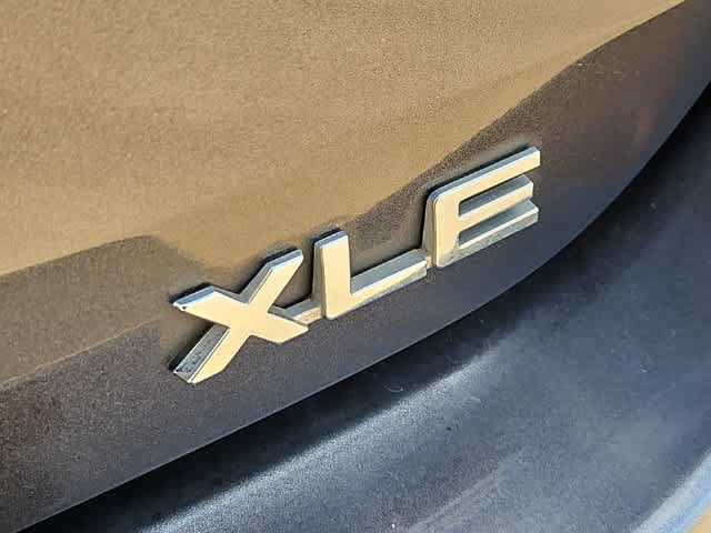 Used 2021 Toyota Highlander XLE FWD image 11