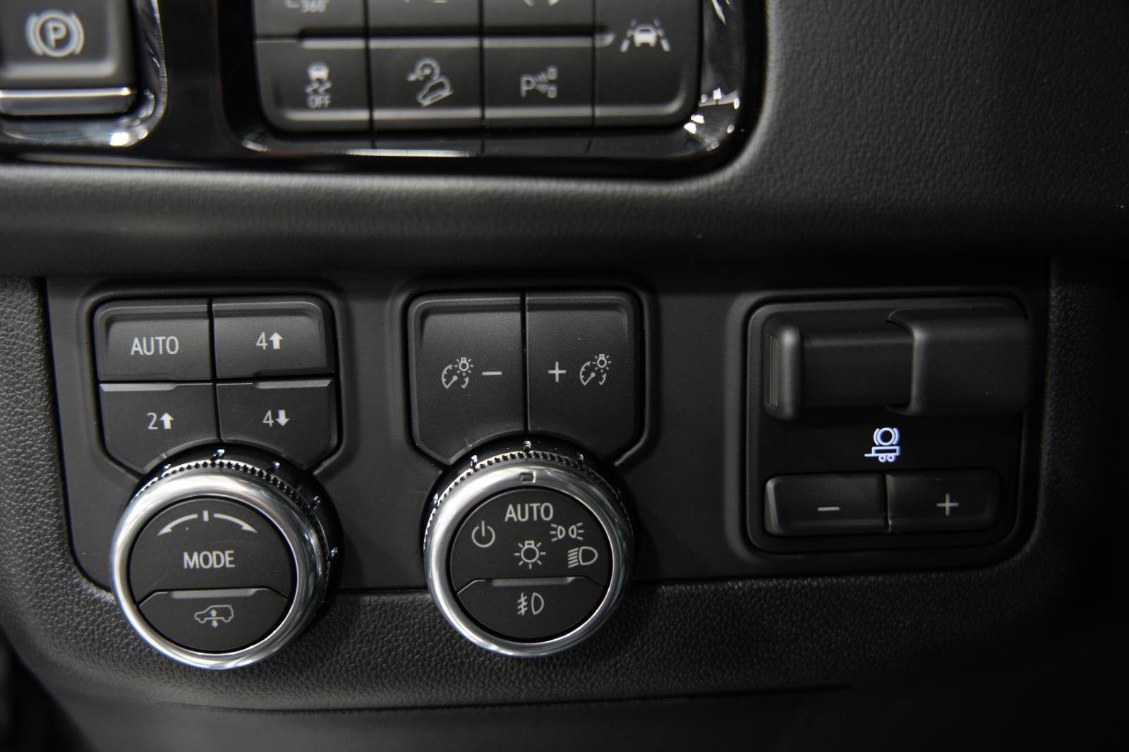 New 2026 GMC Yukon XL AT4 w/ AT4 Premium Plus Package AWD/4WD image 37