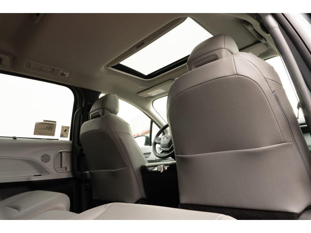New 2026 Toyota Sienna XLE image 17