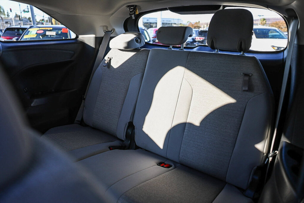 Used 2025 Toyota Sienna LE FWD image 8